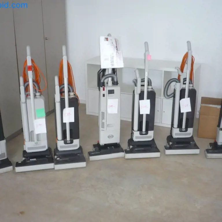 12 Staubsauger 9x Sebo, 1x i-vac, 1x Valet, 1x Hepa