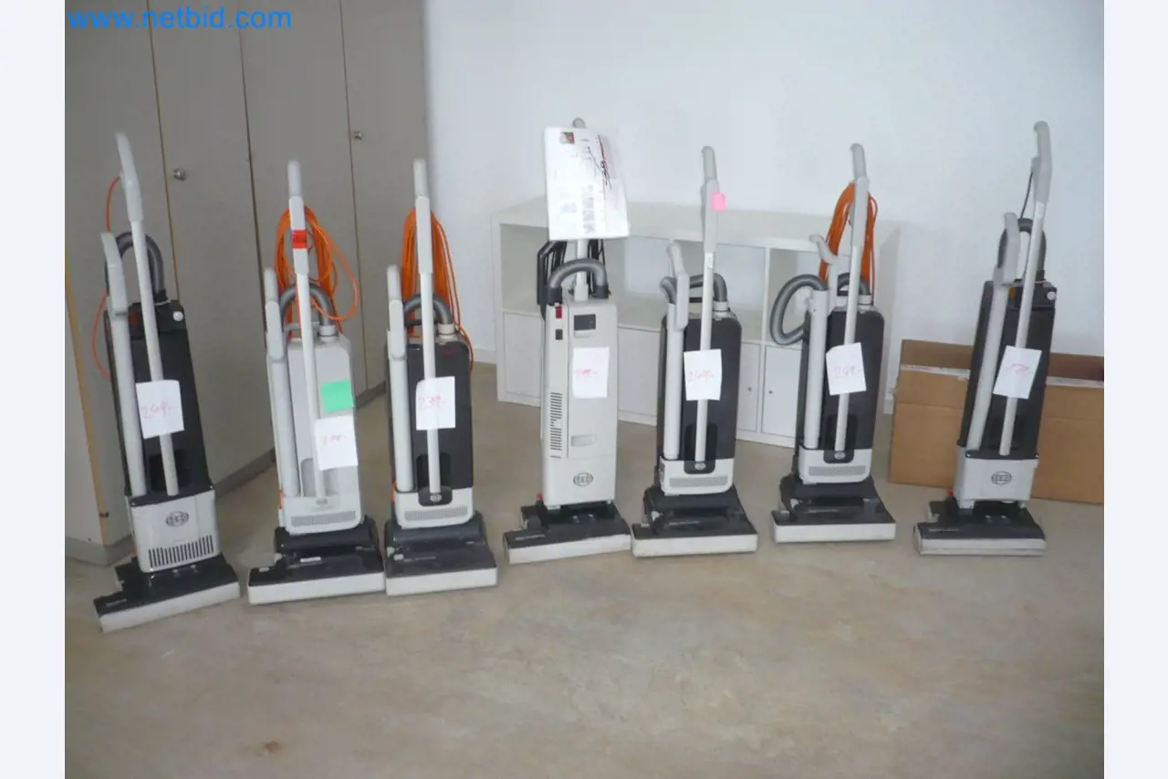 Machines de nettoyage, appareils et accessoires, actifs immobilisés et circulants et véhicules-1