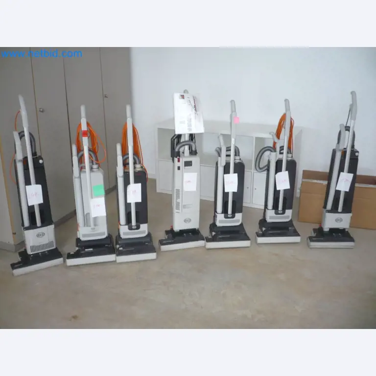 Machines de nettoyage, appareils et accessoires, actifs immobilisés et circulants et véhicules-1