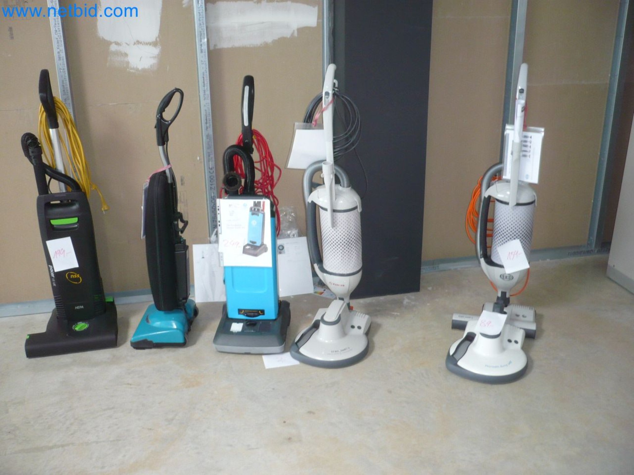 Machines de nettoyage, appareils et accessoires, actifs immobilisés et circulants et véhicules-2