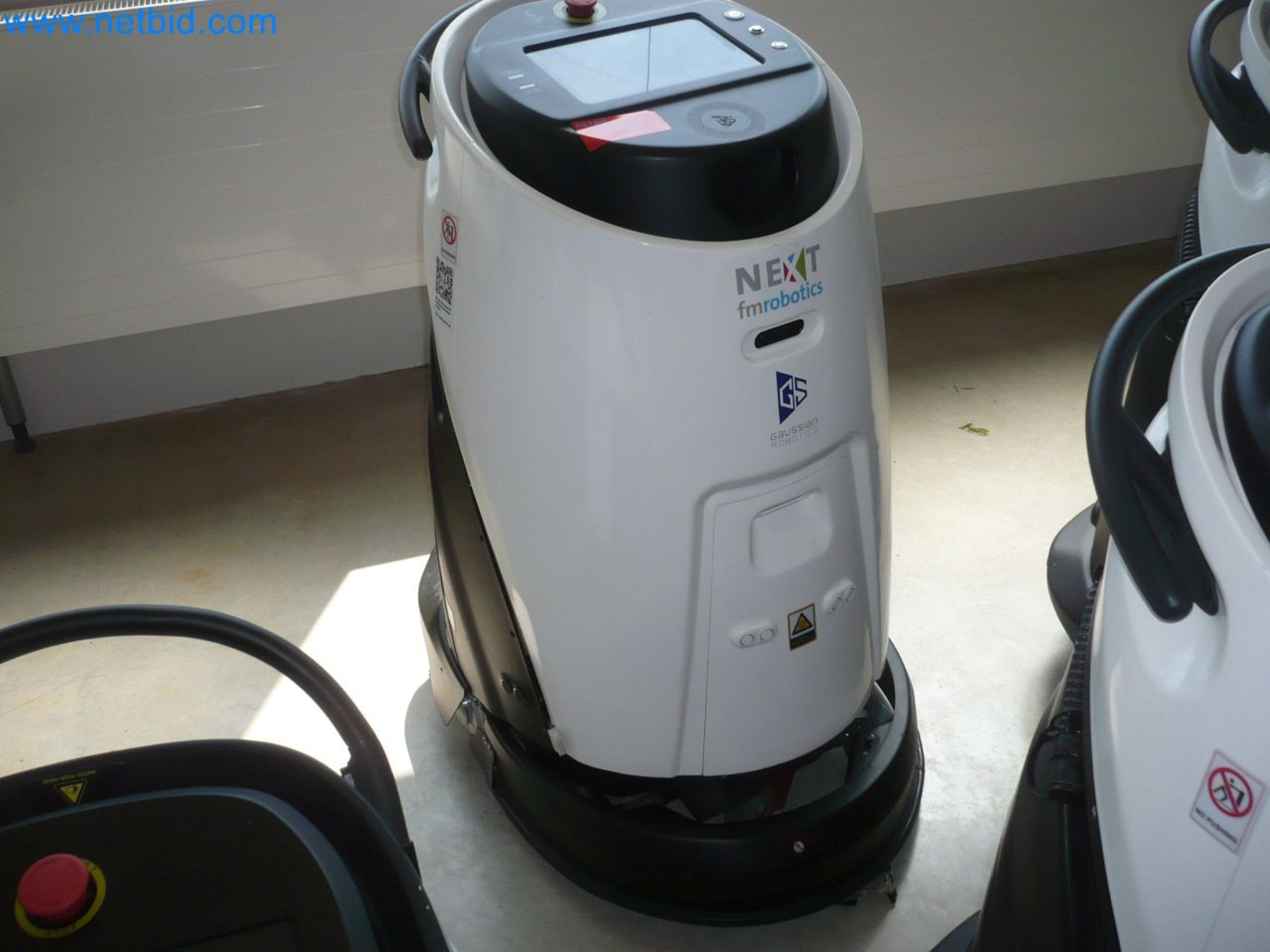 Machines de nettoyage, appareils et accessoires, actifs immobilisés et circulants et véhicules-1