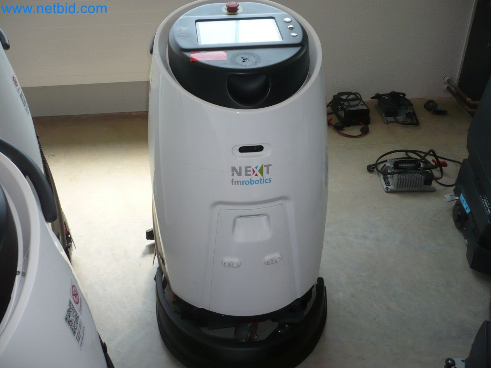 Machines de nettoyage, appareils et accessoires, actifs immobilisés et circulants et véhicules-1