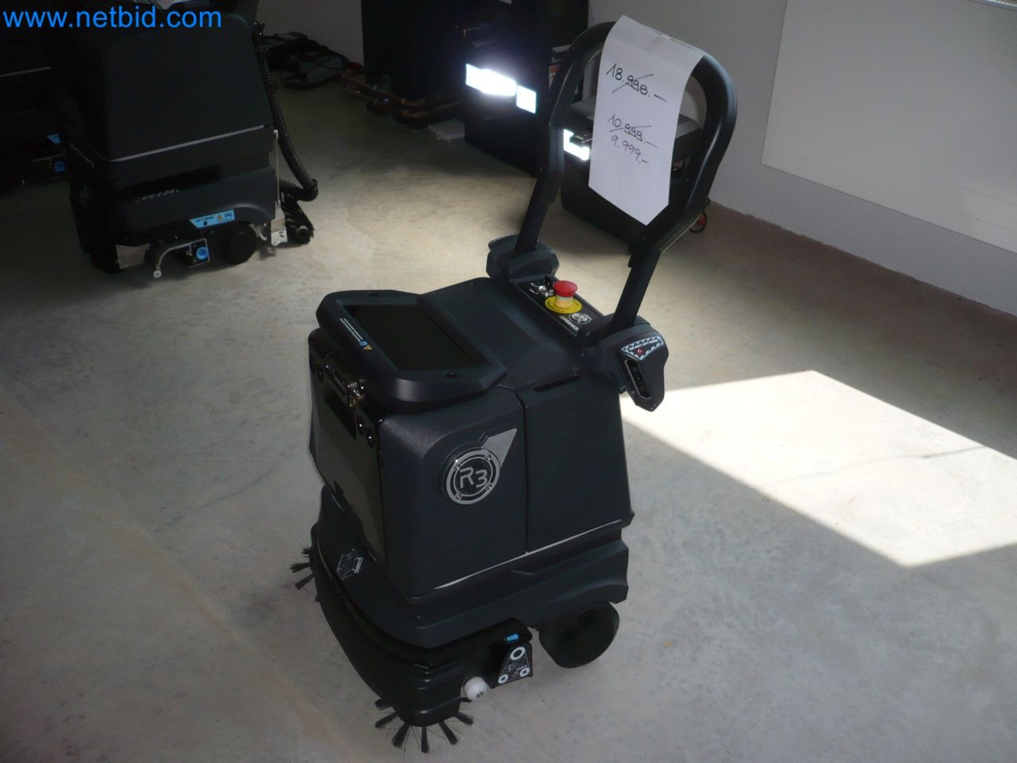 Maszyny czyszczące, sprzęt i akcesoria, środki trwałe i obrotowe oraz pojazdy-1