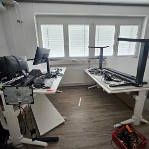 3 Schreibtische