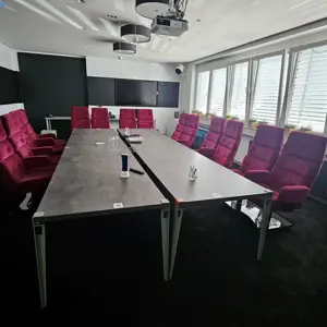 2 große Besprechungstische