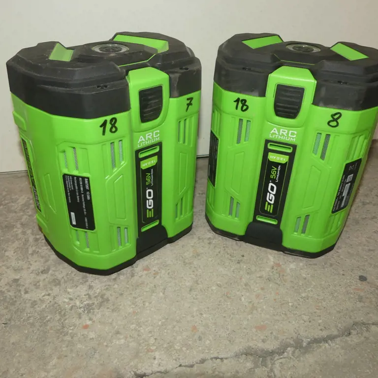 2 Multifunkční dobíjecí baterie EGO BAT6702T