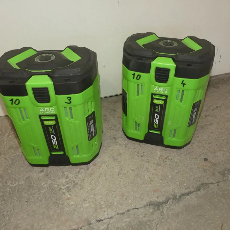 2 Multifunkční dobíjecí baterie EGO BAT6702T