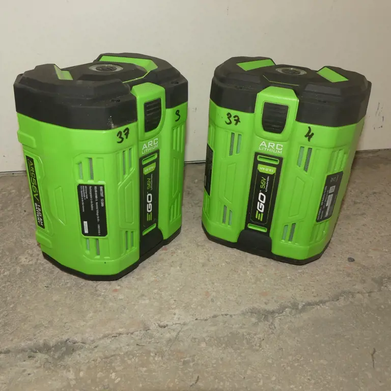 2 Multifunkční dobíjecí baterie EGO BAT6702T
