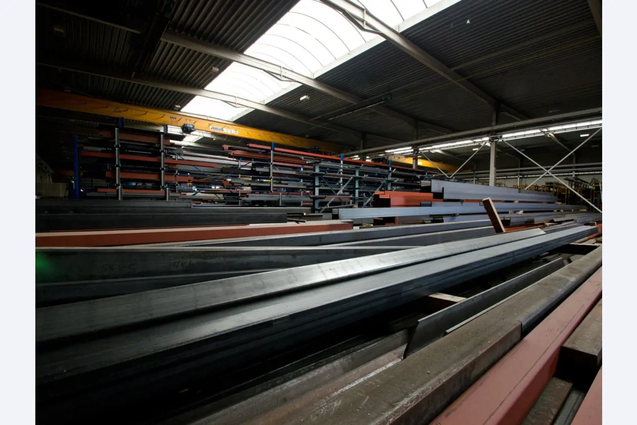 Machines d'une entreprise de travail du métal en Belgique-1