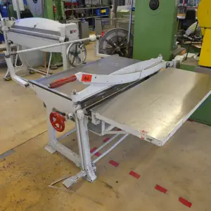 Dispositif de coupe de carton