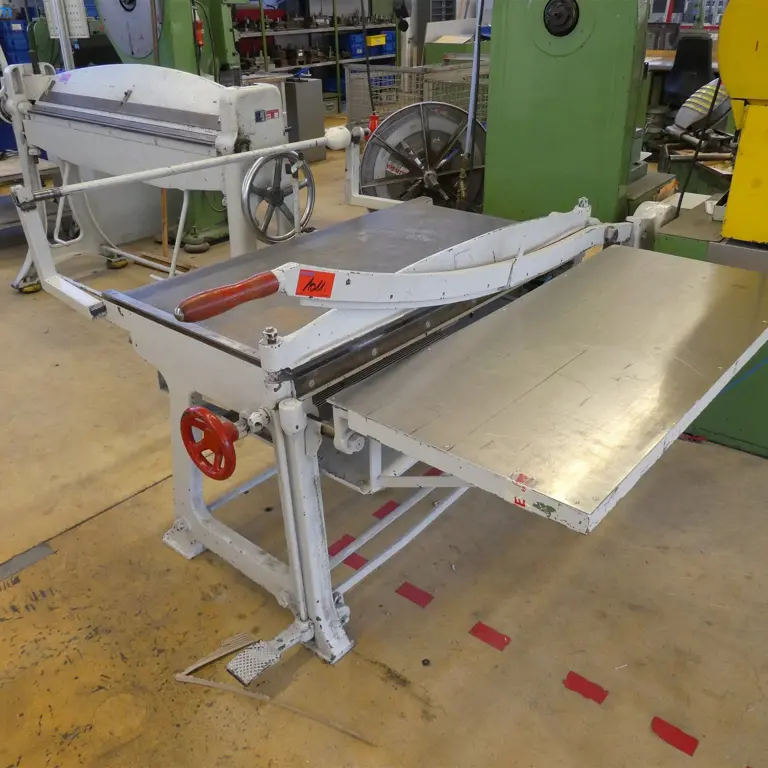 Dispositif de coupe de carton