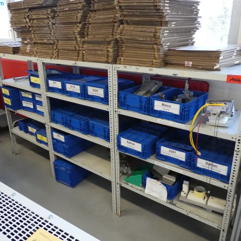 3 lfm. Rayonnage de stockage