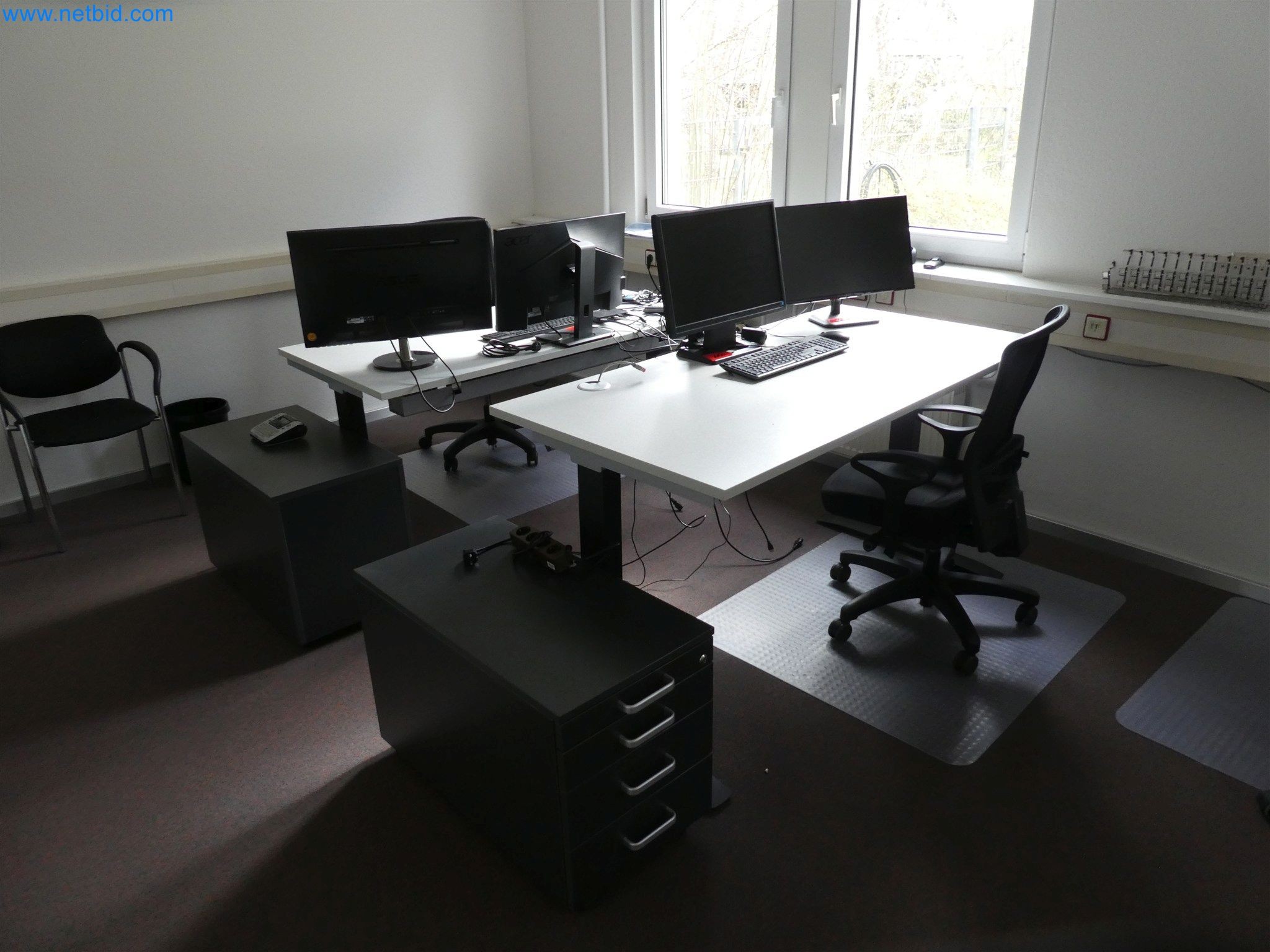 Machines de moulage par injection, machines CNC & lignes d'assemblage pour les éléments chauffants et les composants automobiles-1