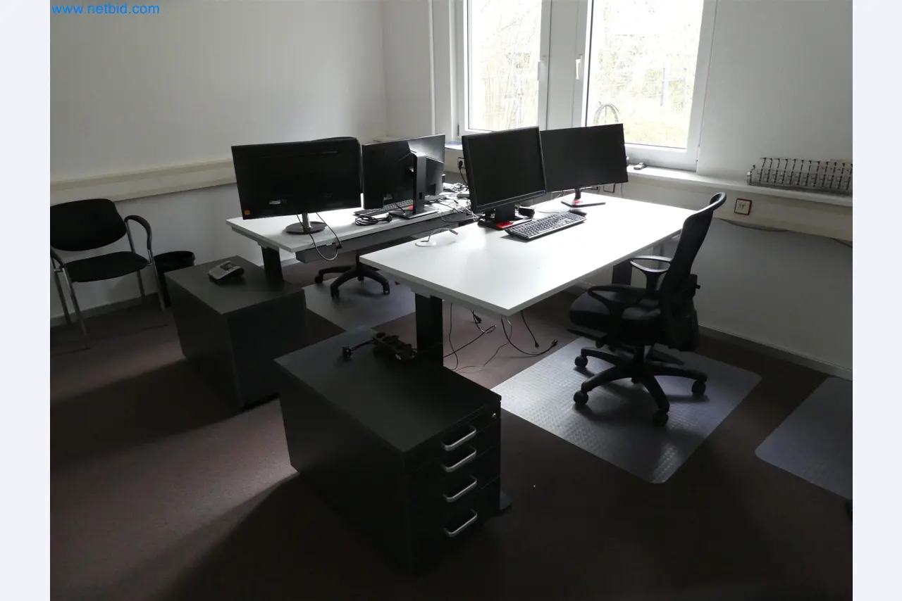 Machines de moulage par injection, machines CNC & lignes d'assemblage pour les éléments chauffants et les composants automobiles-1