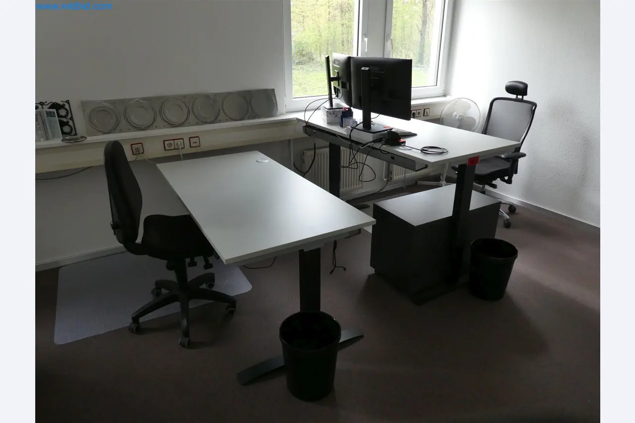 Machines de moulage par injection, machines CNC & lignes d'assemblage pour les éléments chauffants et les composants automobiles-2