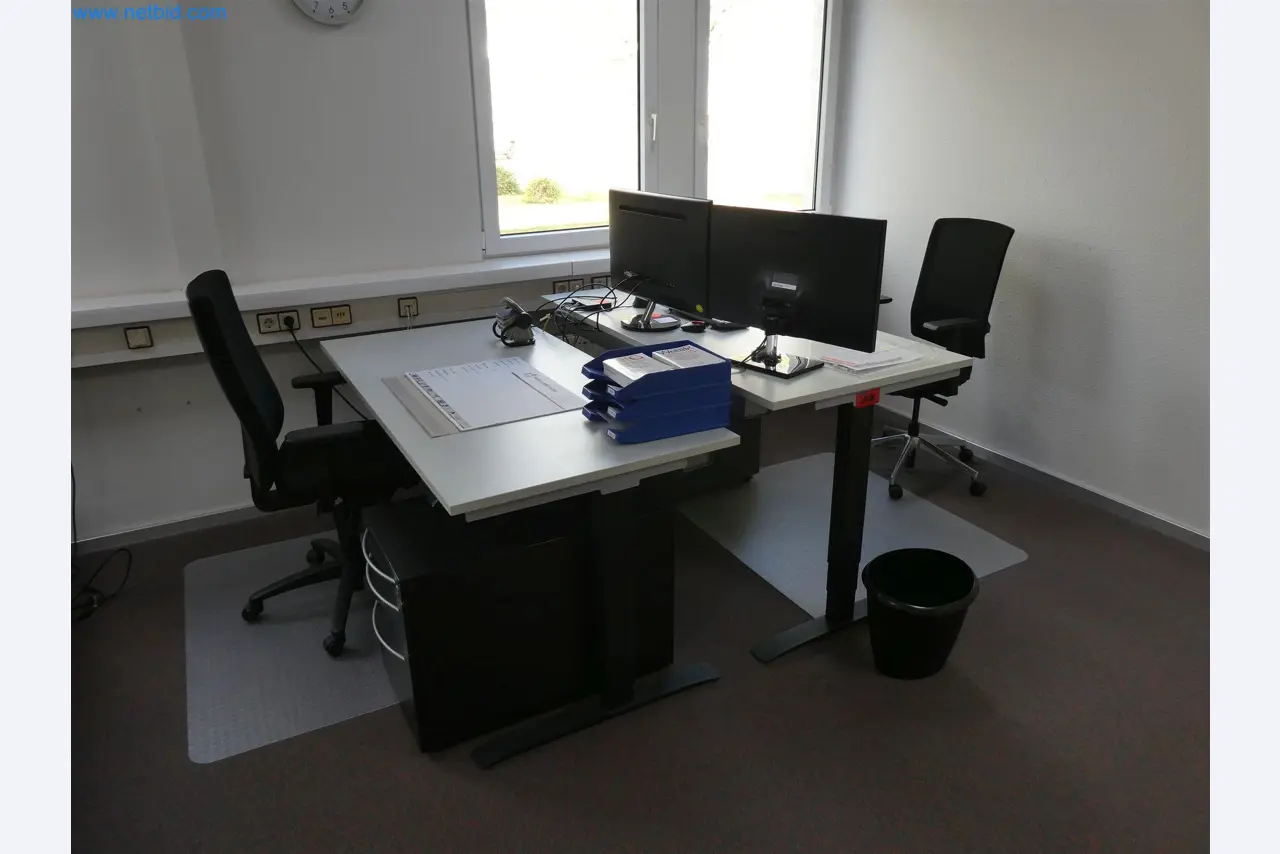 Machines de moulage par injection, machines CNC & lignes d'assemblage pour les éléments chauffants et les composants automobiles-1