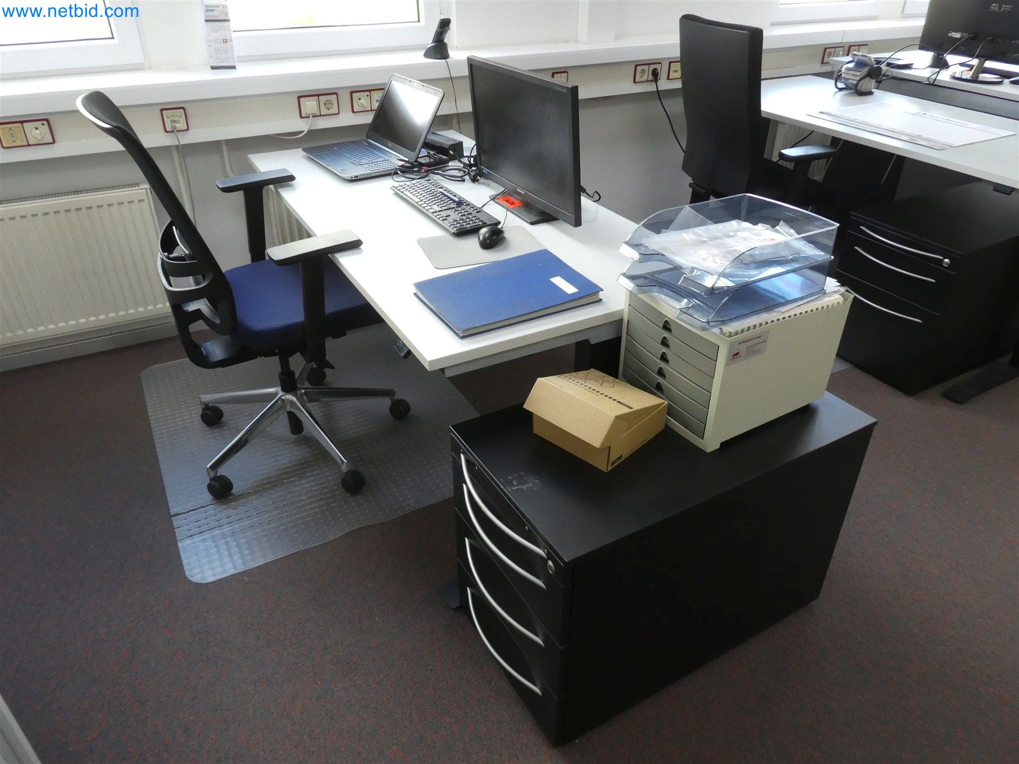 Machines de moulage par injection, machines CNC & lignes d'assemblage pour les éléments chauffants et les composants automobiles-3