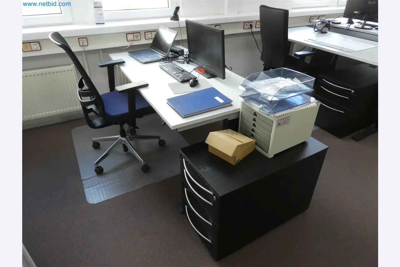 Machines de moulage par injection, machines CNC & lignes d'assemblage pour les éléments chauffants et les composants automobiles-3