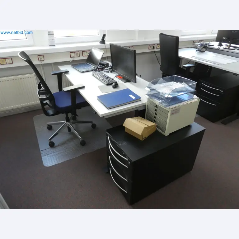 Machines de moulage par injection, machines CNC & lignes d'assemblage pour les éléments chauffants et les composants automobiles-3