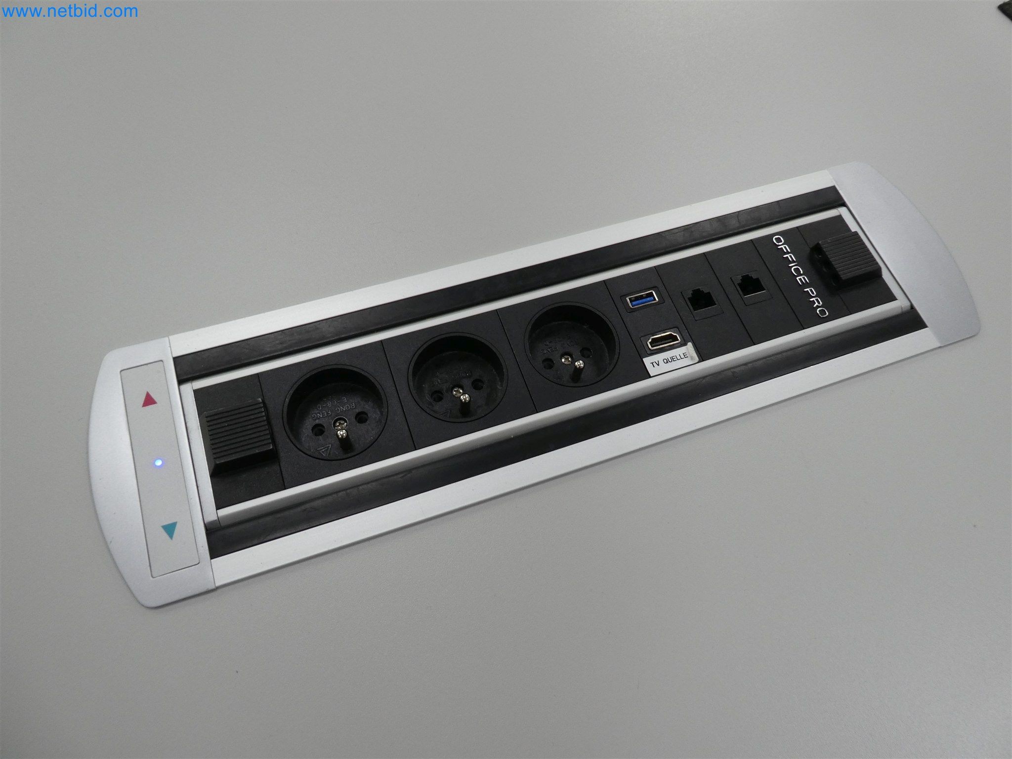 Machines de moulage par injection, machines CNC & lignes d'assemblage pour les éléments chauffants et les composants automobiles-2