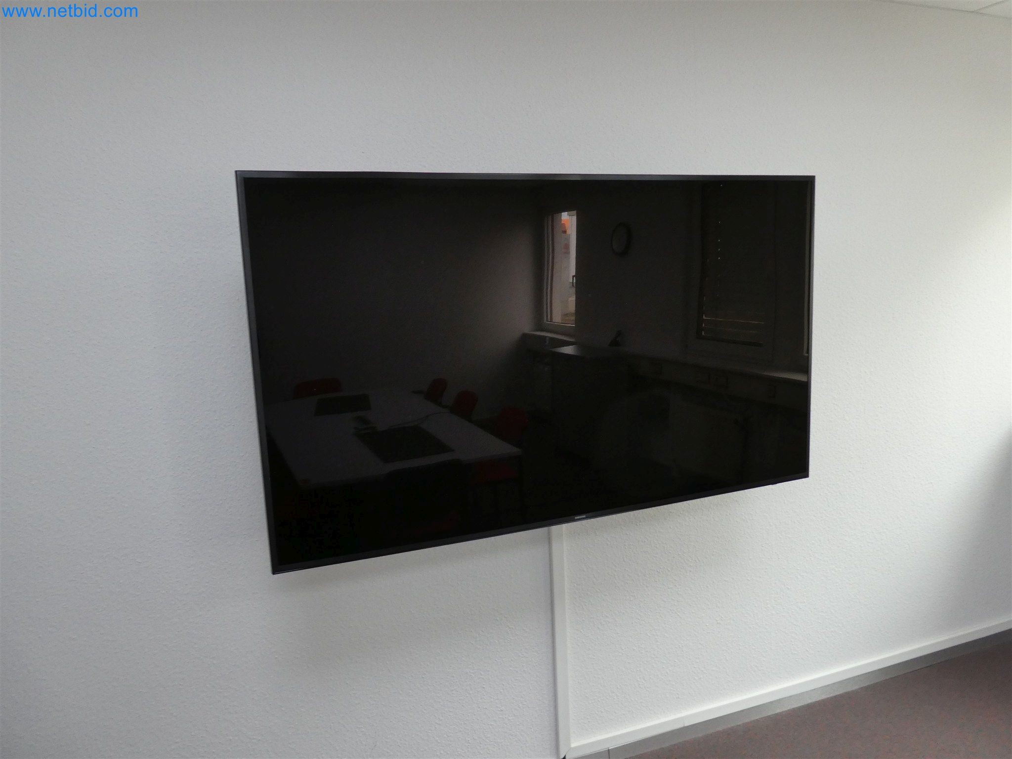 Machines de moulage par injection, machines CNC & lignes d'assemblage pour les éléments chauffants et les composants automobiles-3