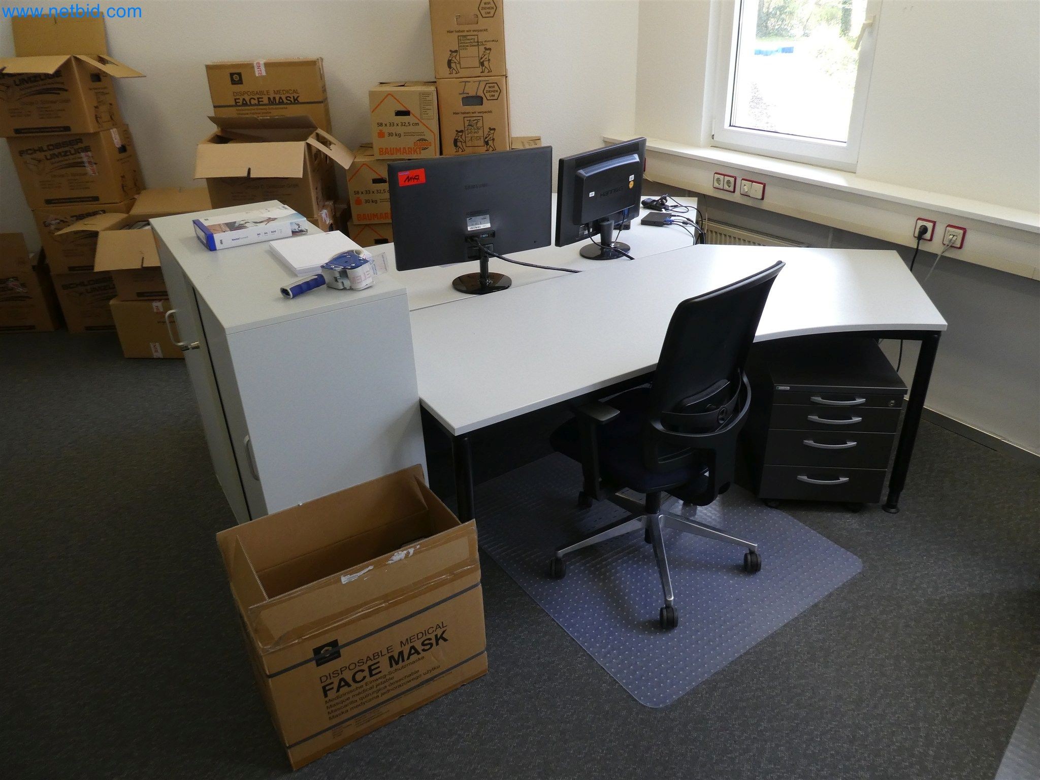 Machines de moulage par injection, machines CNC & lignes d'assemblage pour les éléments chauffants et les composants automobiles-1