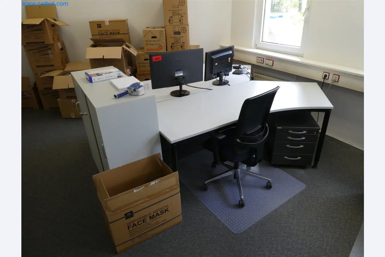 Machines de moulage par injection, machines CNC & lignes d'assemblage pour les éléments chauffants et les composants automobiles-1