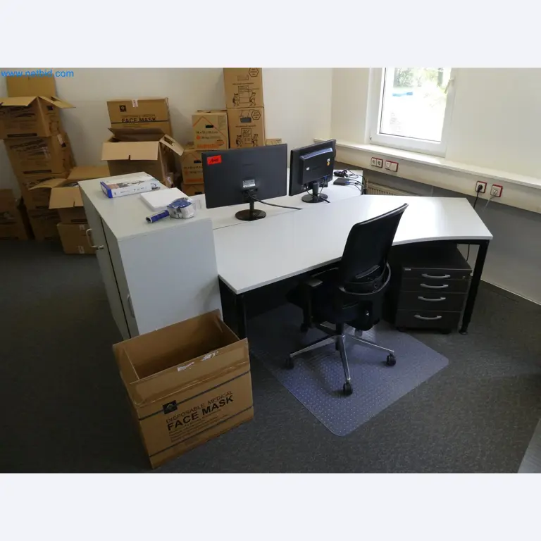 Machines de moulage par injection, machines CNC & lignes d'assemblage pour les éléments chauffants et les composants automobiles-1