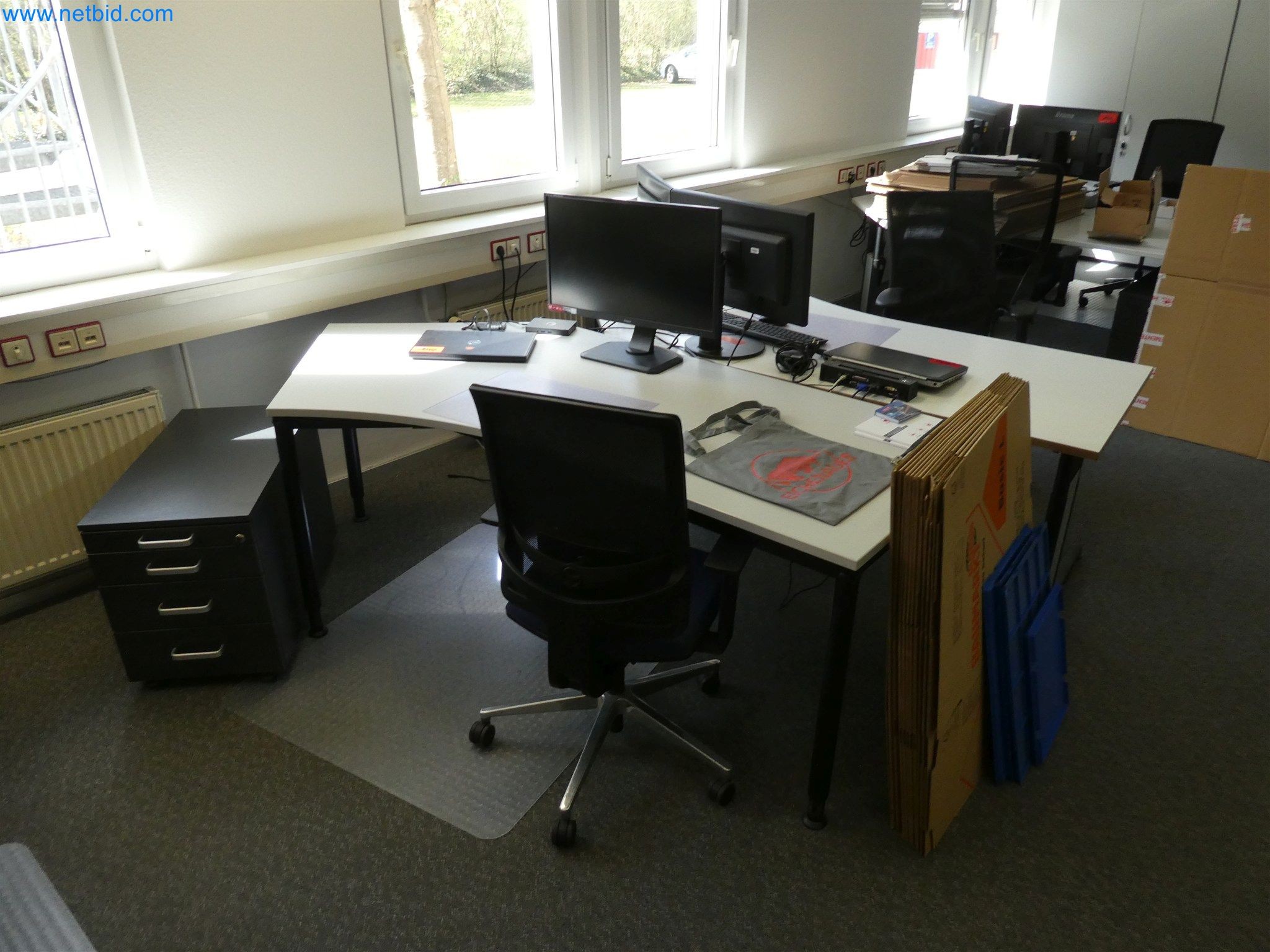 Machines de moulage par injection, machines CNC & lignes d'assemblage pour les éléments chauffants et les composants automobiles-2