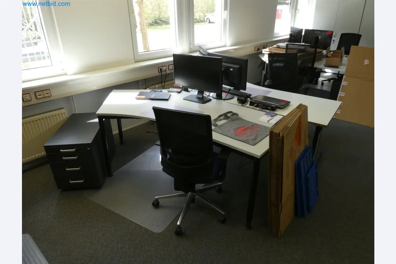 Machines de moulage par injection, machines CNC & lignes d'assemblage pour les éléments chauffants et les composants automobiles-2