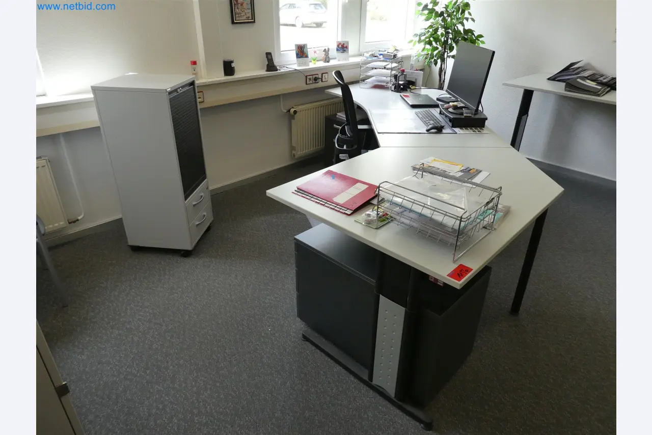 Machines de moulage par injection, machines CNC & lignes d'assemblage pour les éléments chauffants et les composants automobiles-1