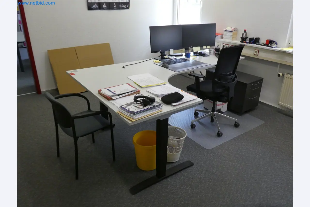 Machines de moulage par injection, machines CNC & lignes d'assemblage pour les éléments chauffants et les composants automobiles-1