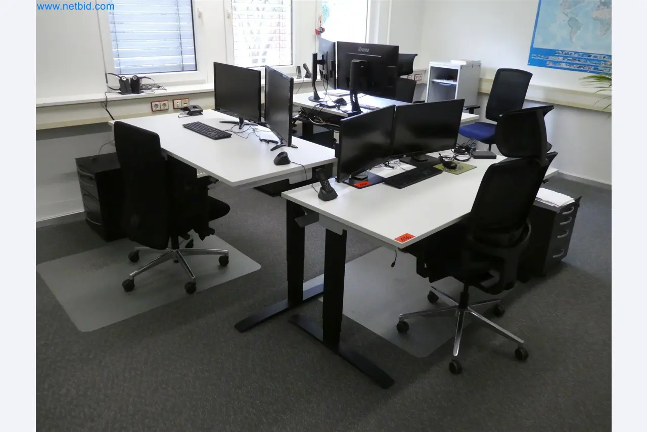 Machines de moulage par injection, machines CNC & lignes d'assemblage pour les éléments chauffants et les composants automobiles-1