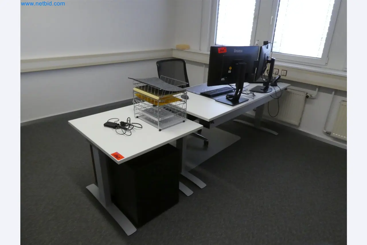 Machines de moulage par injection, machines CNC & lignes d'assemblage pour les éléments chauffants et les composants automobiles-1