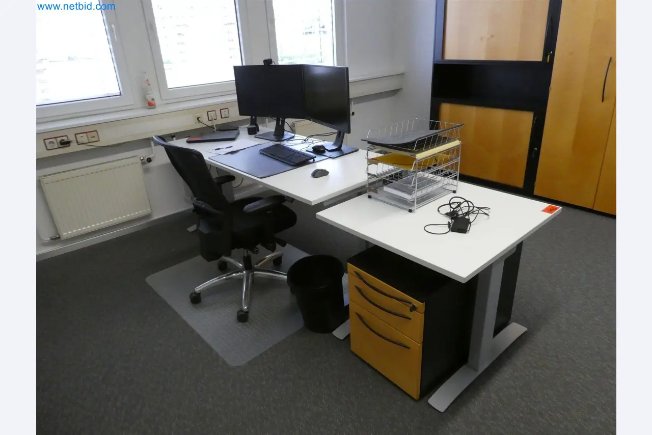 Machines de moulage par injection, machines CNC & lignes d'assemblage pour les éléments chauffants et les composants automobiles-2