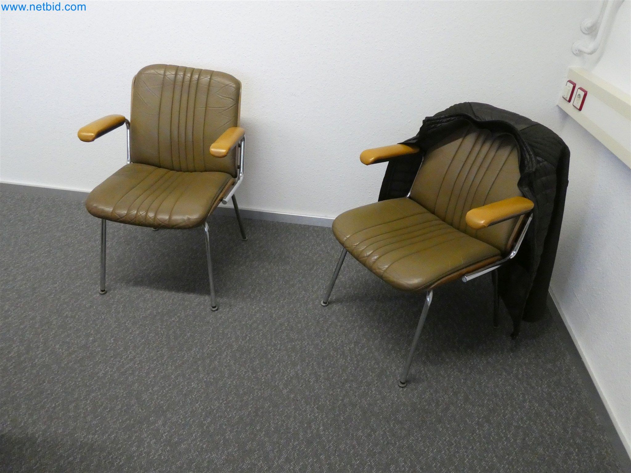 Machines de moulage par injection, machines CNC & lignes d'assemblage pour les éléments chauffants et les composants automobiles-4