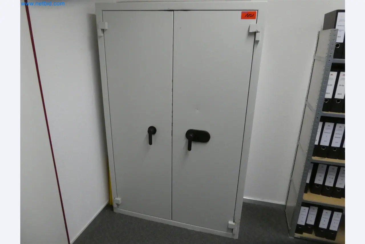 Machines de moulage par injection, machines CNC & lignes d'assemblage pour les éléments chauffants et les composants automobiles-1