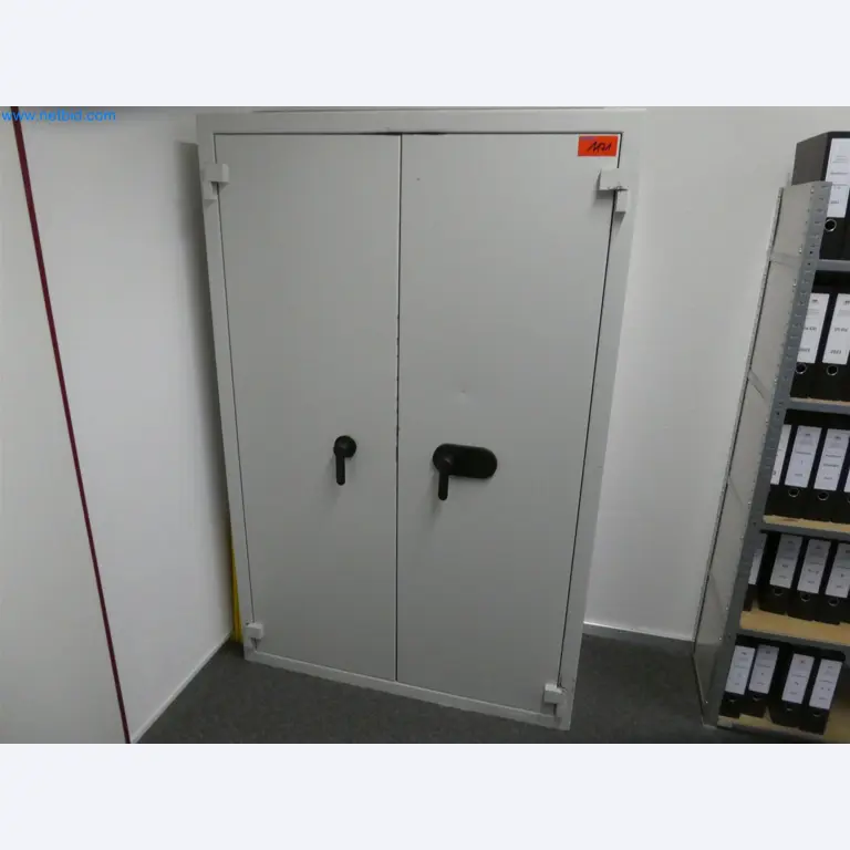 Machines de moulage par injection, machines CNC & lignes d'assemblage pour les éléments chauffants et les composants automobiles-1