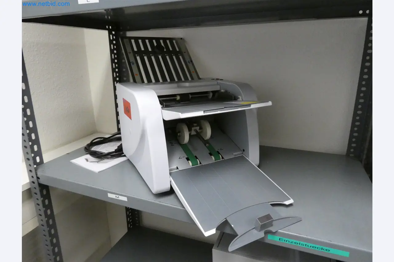 Machines de moulage par injection, machines CNC & lignes d'assemblage pour les éléments chauffants et les composants automobiles-1