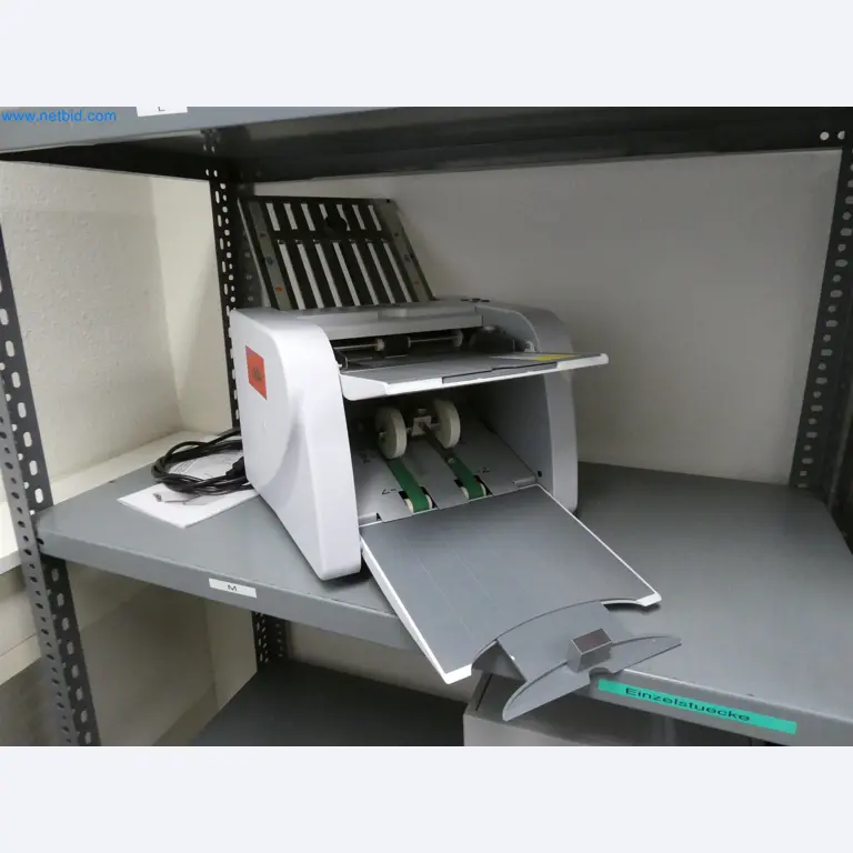 Machines de moulage par injection, machines CNC & lignes d'assemblage pour les éléments chauffants et les composants automobiles-1