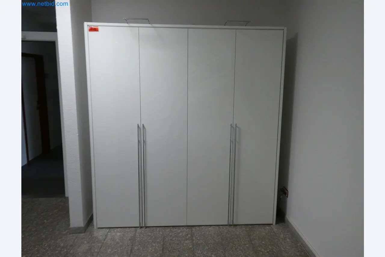 Machines de moulage par injection, machines CNC & lignes d'assemblage pour les éléments chauffants et les composants automobiles-1