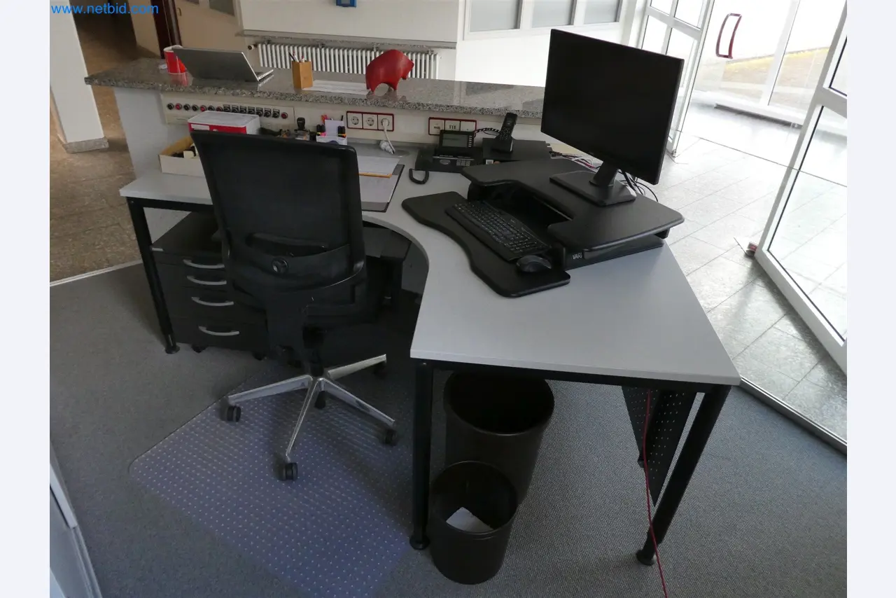 Machines de moulage par injection, machines CNC & lignes d'assemblage pour les éléments chauffants et les composants automobiles-1