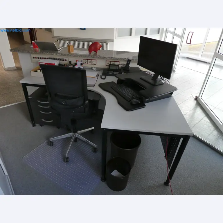 Machines de moulage par injection, machines CNC & lignes d'assemblage pour les éléments chauffants et les composants automobiles-1