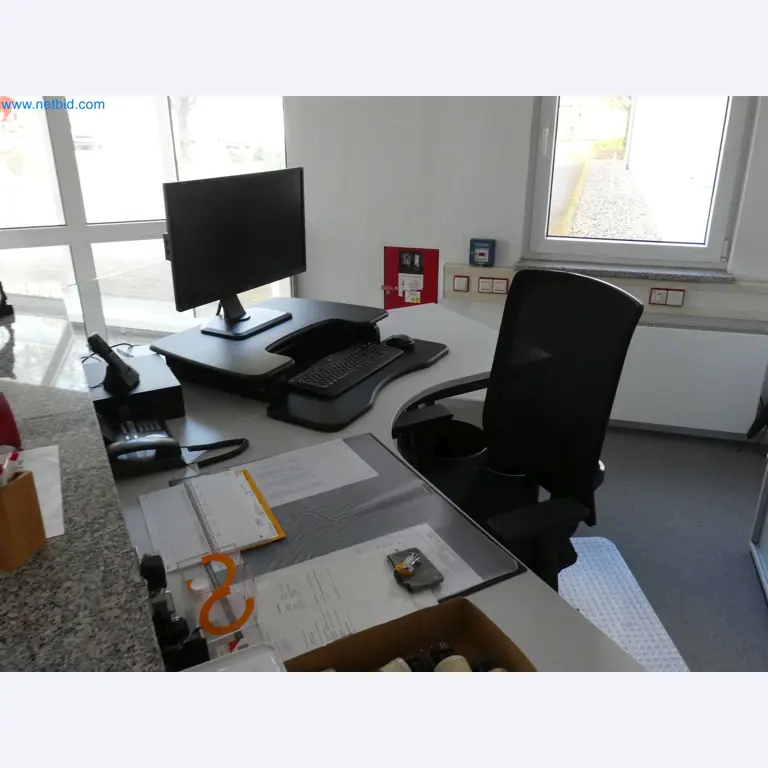 Machines de moulage par injection, machines CNC & lignes d'assemblage pour les éléments chauffants et les composants automobiles-2