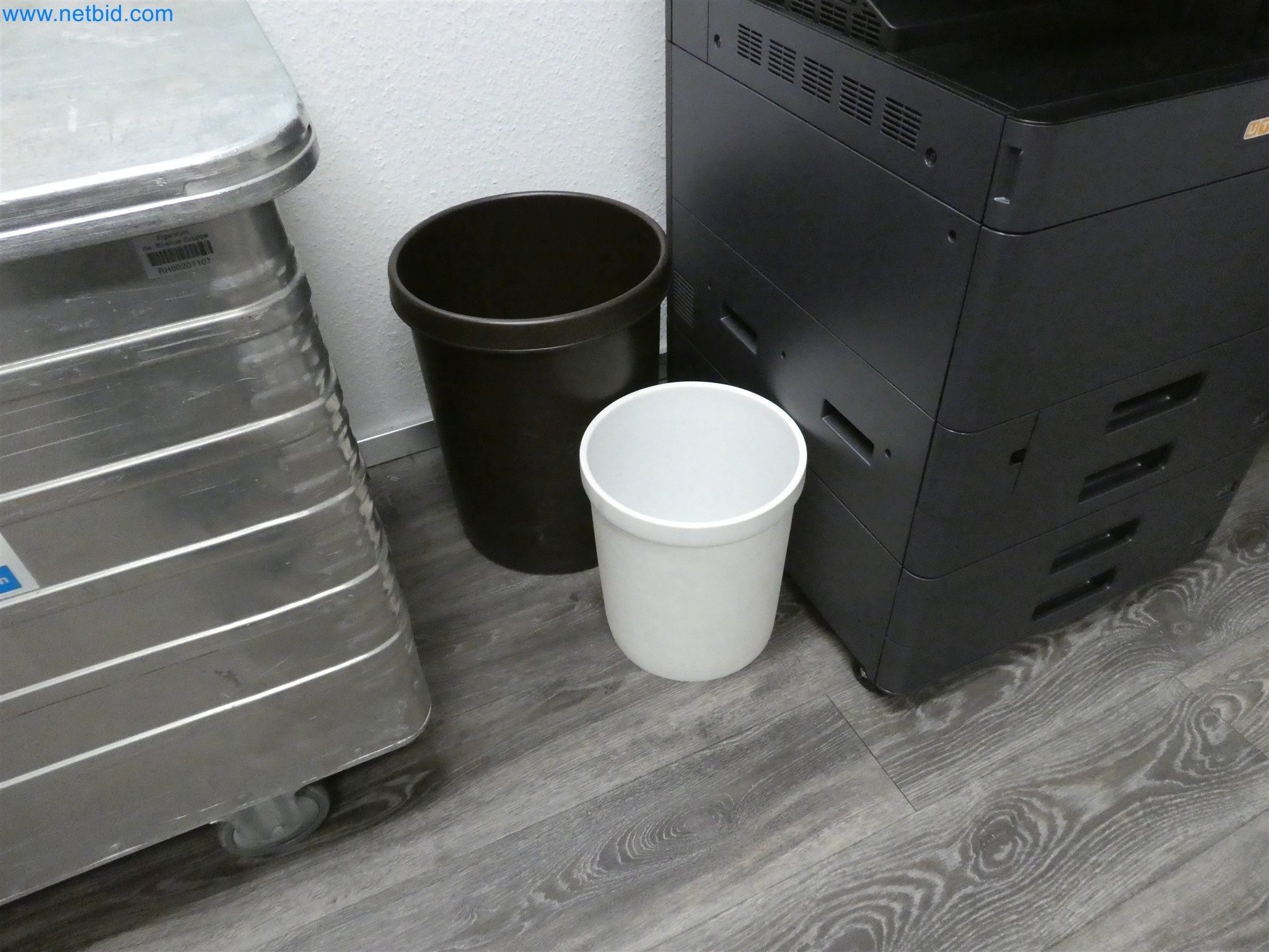 Machines de moulage par injection, machines CNC & lignes d'assemblage pour les éléments chauffants et les composants automobiles-4