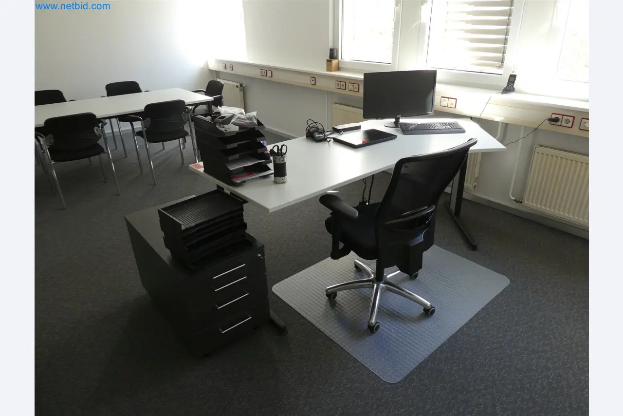 Machines de moulage par injection, machines CNC & lignes d'assemblage pour les éléments chauffants et les composants automobiles-1