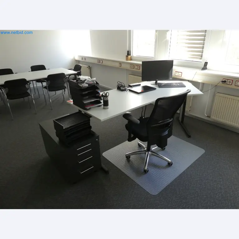 Machines de moulage par injection, machines CNC & lignes d'assemblage pour les éléments chauffants et les composants automobiles-1