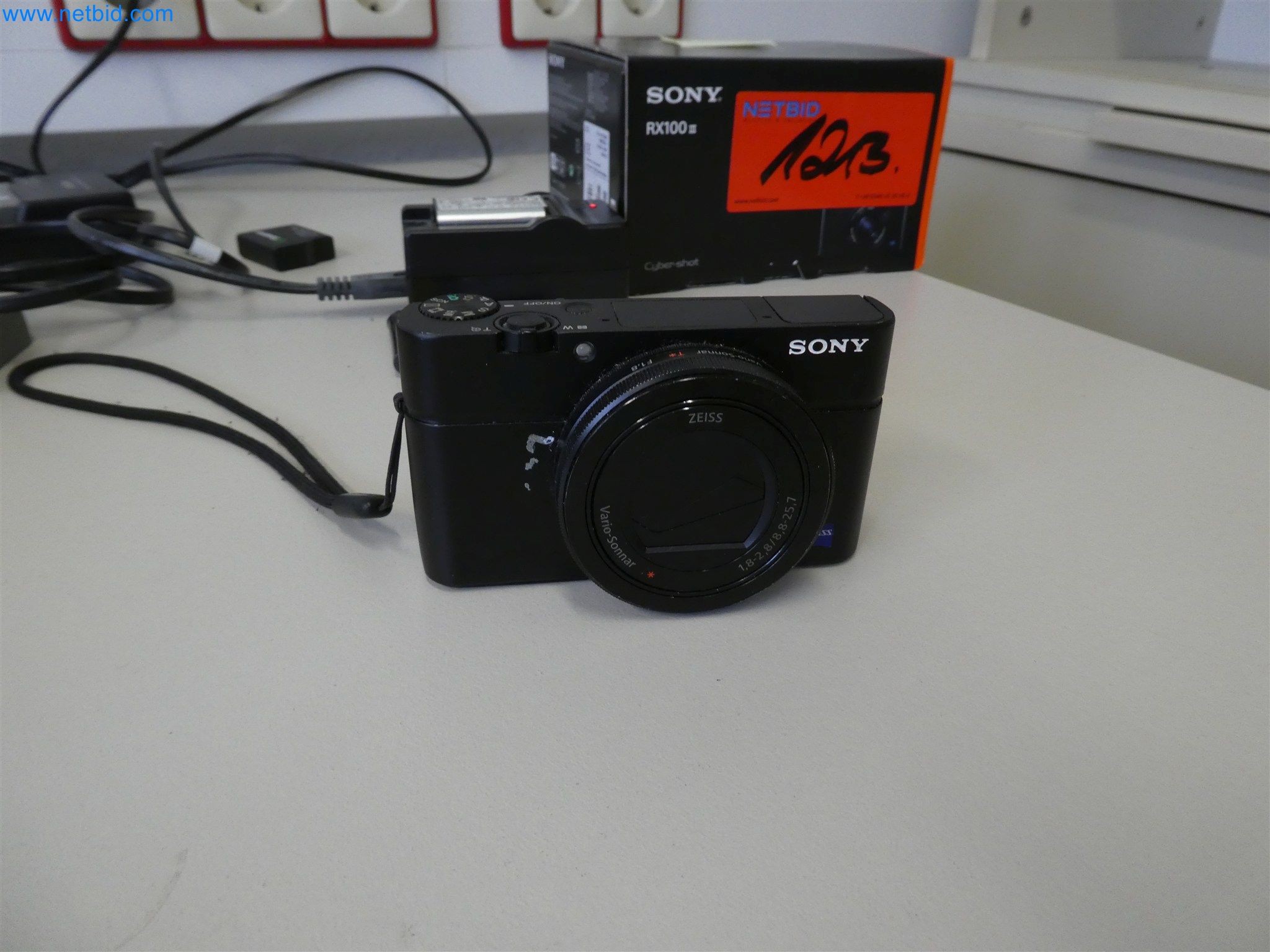 Machines de moulage par injection, machines CNC & lignes d'assemblage pour les éléments chauffants et les composants automobiles-2