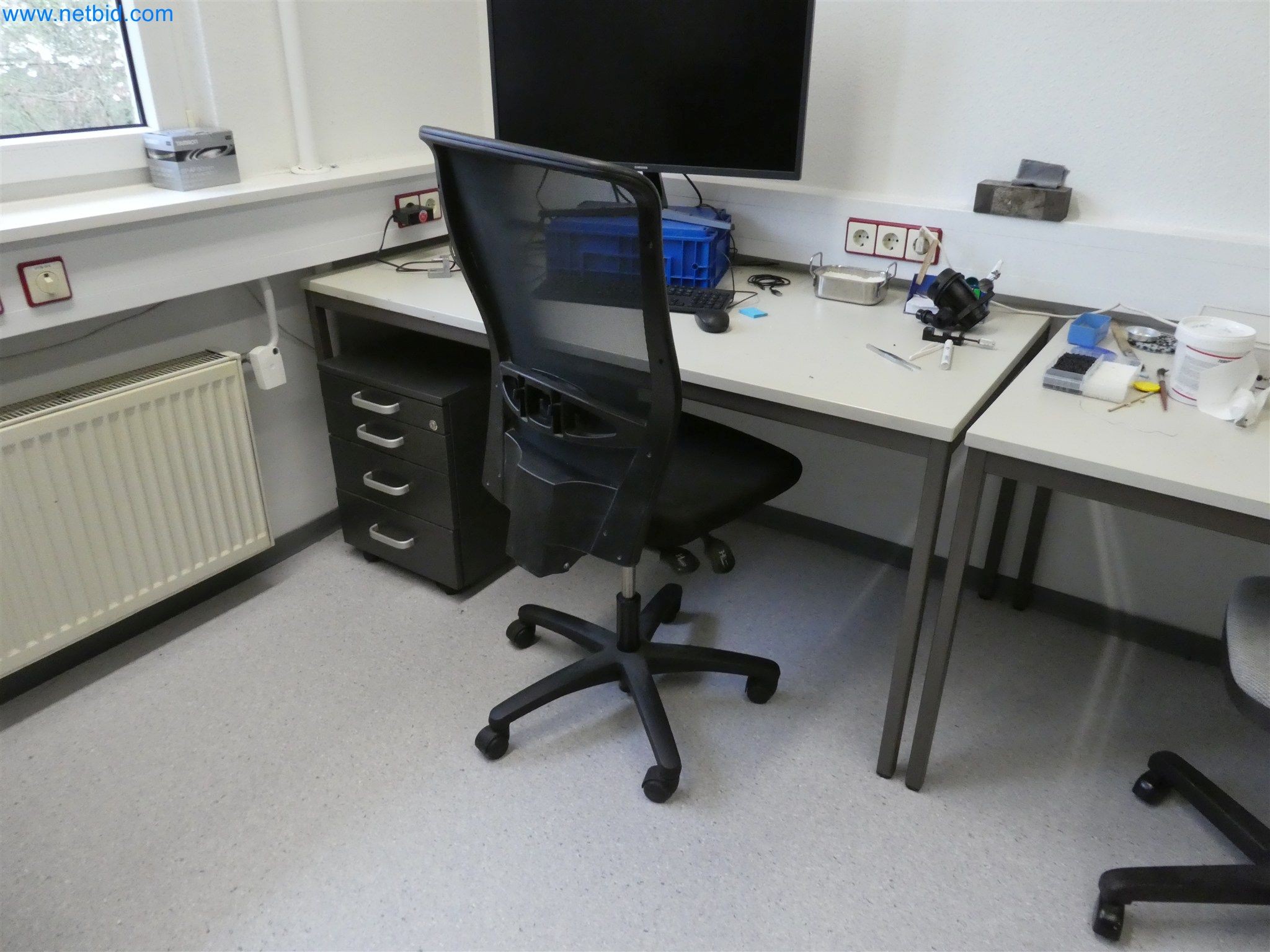 Machines de moulage par injection, machines CNC & lignes d'assemblage pour les éléments chauffants et les composants automobiles-8