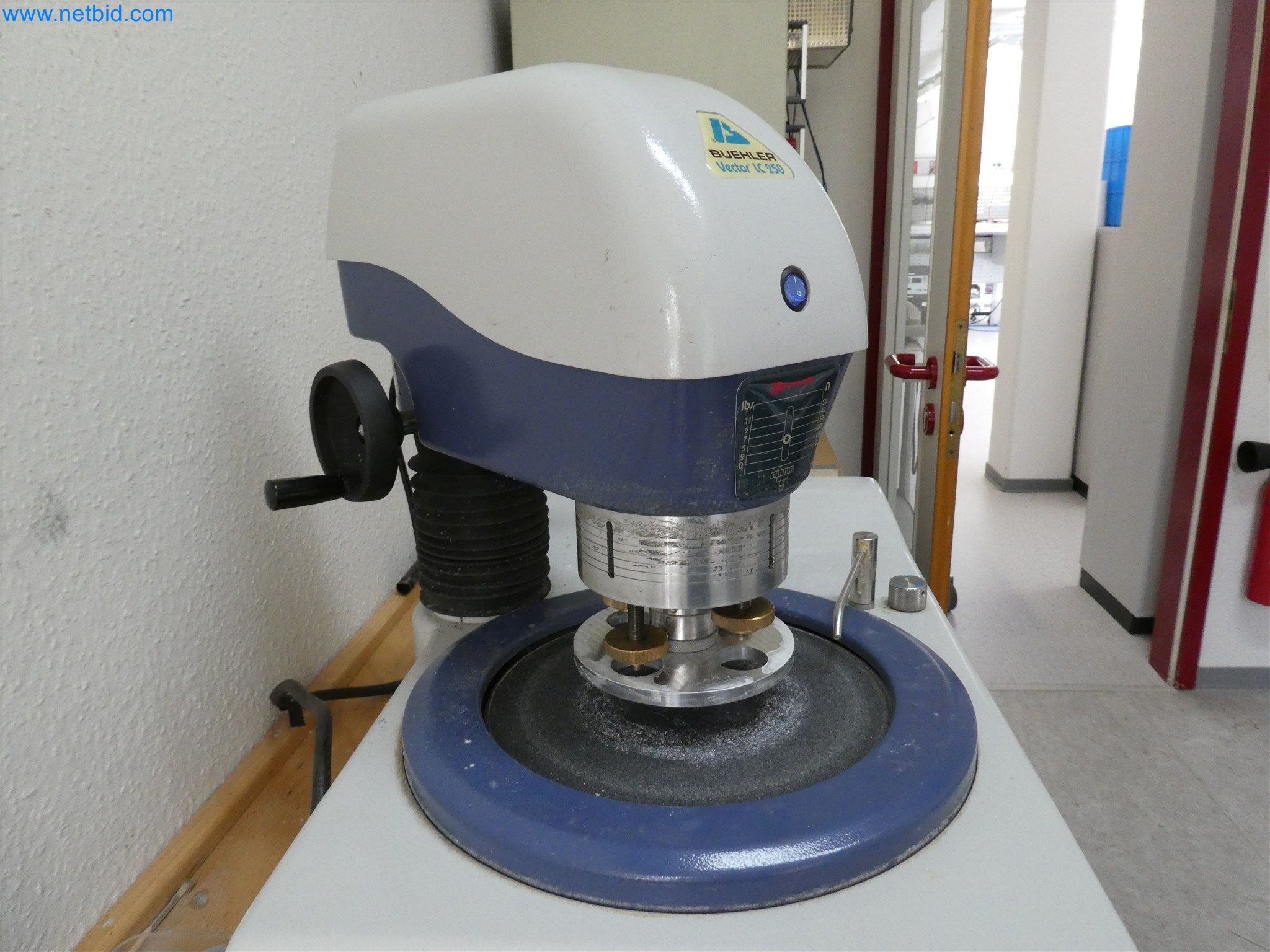 Machines de moulage par injection, machines CNC & lignes d'assemblage pour les éléments chauffants et les composants automobiles-2